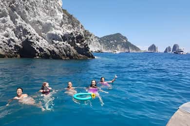 Esperienza Privata a Capri in Barca con Gozzo Classico 3H