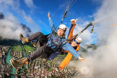 Interlaken: Voo de Parapente Tandem com Piloto
