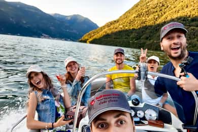 Lago di Como: tour in barca condiviso di 2 ore con degustazione di vini