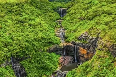 Mauritius: Full Canyon Tamarind Falls 5-Hour Hike