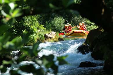 Fra Omiš: Cetina River Rafting tur med undervandsgrotte
