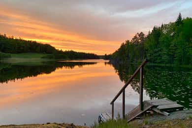 Stockholm: Sonnenuntergangswanderung im Tyresta-Nationalpark mit Mahlzeit