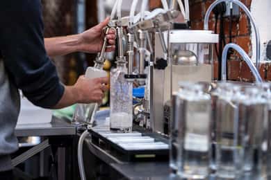 Sheffield: Gin Distillery Tasting Visit with Guided Tour