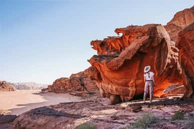 Wadi Rum: Guidad jeeptur med övernattning och måltider