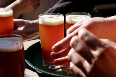 Berlin: Guided Craft Beer & Cultural Tour With Snacks