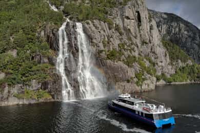 Stavanger: Scenic Fjord Cruise to Lysefjord and Preikestolen