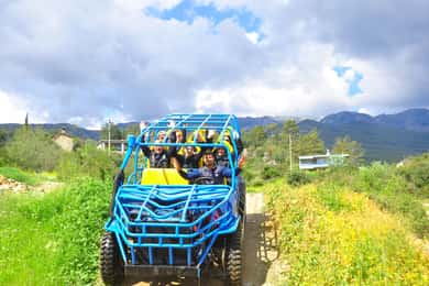 Yan: Öğle Yemeği ve Transferler ile Rafting ve Zipline Kanyon Turu