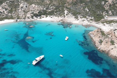 Ab Santa Teresa Gallura: Ganztägige Bootstour auf La Maddalena