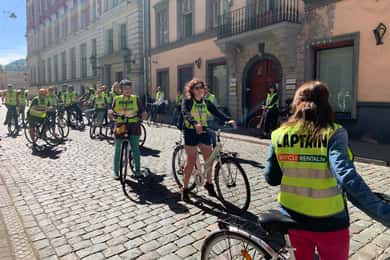 Riga: Guided City Highlights Bike Tour
