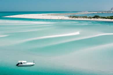 Abu Dhabi: 4-Hour Guided Cruise & Island Hopping