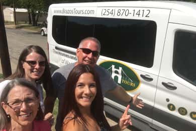 Waco: Fixer Upper and City Theme Bus Tour