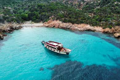 Tour in barca a Caprera e all'arcipelago della Maddalena