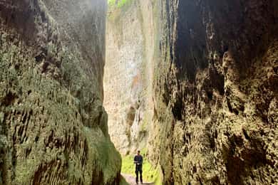 Sovana: Vie Cave & Etruscan Culture Hiking Tour with Tasting