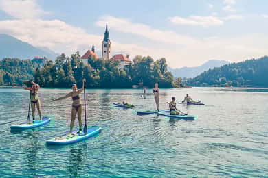 Stand-up paddlesurfen op het meer van Bled