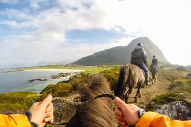Lofoten: Guidet ridetur over Hov og Hovsund