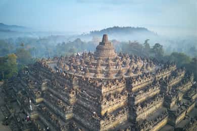 Yogyakarta: Borobudur Climb-up & Prambanan Including Tickets