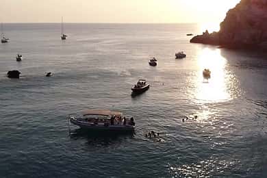 Tropea: Tour in barca al tramonto a Capo Vaticano con aperitivo