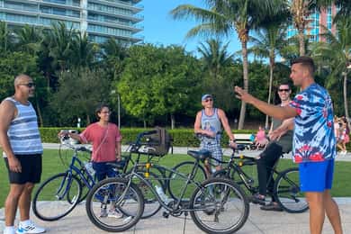 Art Decó, Historia y Crimen Recorrido en Bicicleta con un Entusiasta del Diseño