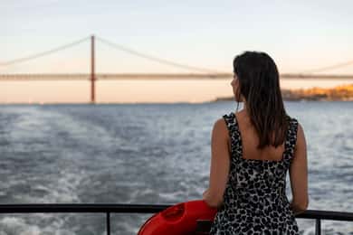 Lisbon: Sunset River Cruise With Drink & Snack