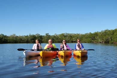 Fort Myers: Guided Sunset Kayaking Tour through Pelican Bay