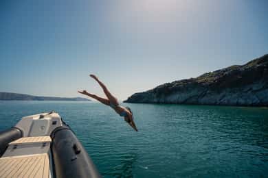 Santorini: crucero exclusivo de medio día en lancha rápida