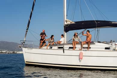 Marbella: Vela e observação de golfinhos com snacks e bebidas