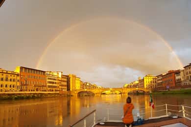 Florence: Arno River Cruise with Aperitivo