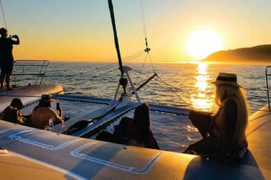 Lisboa: Cruzeiro de Catamarã de Luxo ao Pôr-do-Sol e ao Vinho