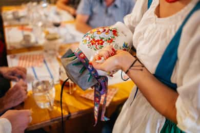 Praga: Kolacja z pokazem folklorystycznym i otwartym barem