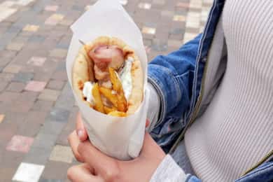 Athens: Food Tasting Tour in Plaka with Central Market Visit