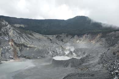Jakarta: Volcano Trekking, Hot Spring, Tea and Coffee tour