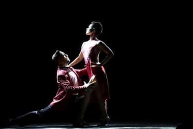 Puerto Iguazú: Madero Tango Show with Optional Dinner