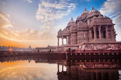 New Delhi: Akshardham Temple Tour with Water and Light Show
