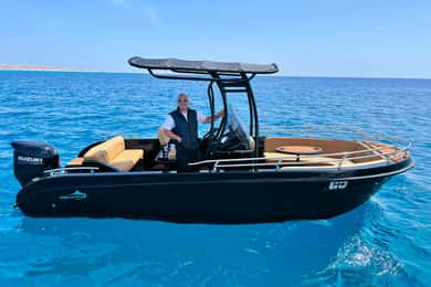 Hurghada: Private Speedboat Adventure with Snacks & Pick-up