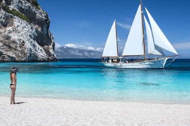 Cala Gonone: Gulf of Orosei Tour with a Vintage Sailing boat