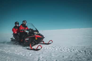 Ab Alta: Schneemobil-Abenteuer am Tag