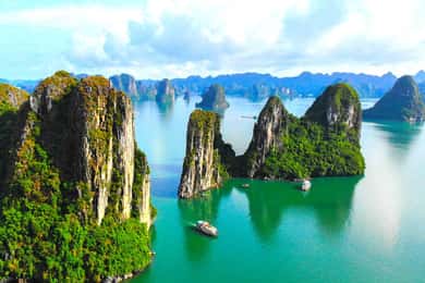 Ab Hanoi: Halong Bay Tagesausflug mit Mittagessen und Transfers