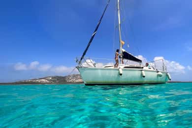 Asinara: Full Day Sailboat Excursion from Stintino