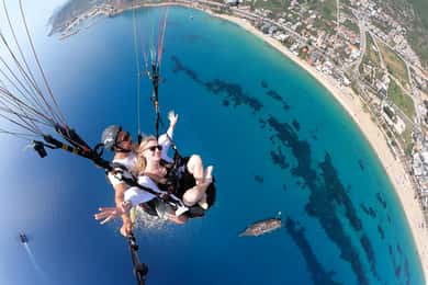 Alanya: Tandem-Paragliding-Flug zum Kleopatra-Strand