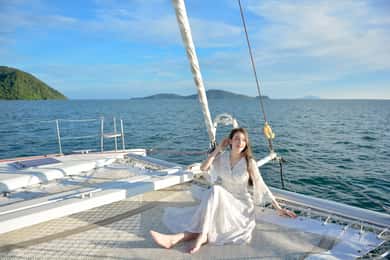 Phuket: Privat katamarankrydstogt til Maiton og koraløerne