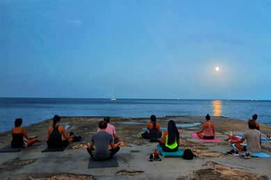 Sliema: Strand-Yoga-Kurs