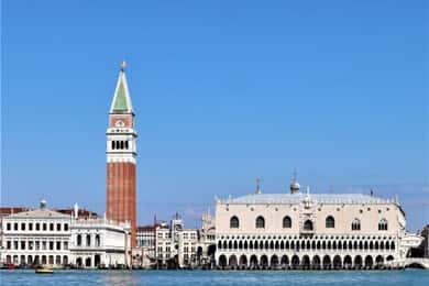 From Venice: Murano, Burano on the Boat with stops