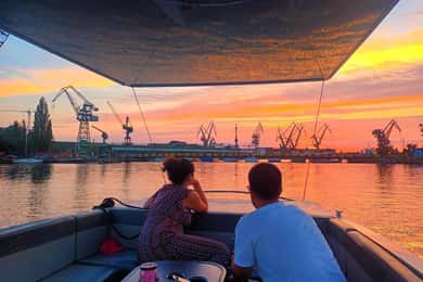 Gdańsk: Motława River Eco Cruise at Sunset with Prosecco