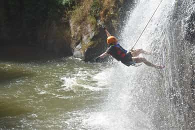 Dalat: aventura extrema de barranquismo