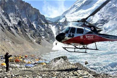 Excursión de un día en helicóptero por el Everest con excursión por tierra
