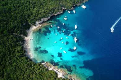 Fra Lefkimmi: Sivota, Den Blå Lagune og grotte med glasbund