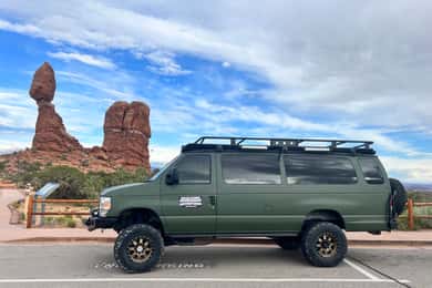 Arches National Park: Sunset Pavement Van Tour