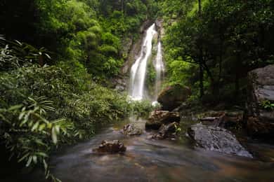 Khao Lak: pequeno passeio de canoa na Amazônia e passeio pela cachoeira Tam Nang