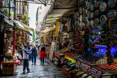 Naples Top Sights & Underground tur i liten grupp