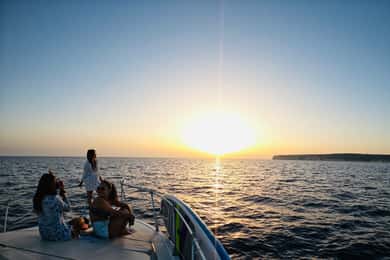 3-hour boat trip at sunset with the sighting Delfini